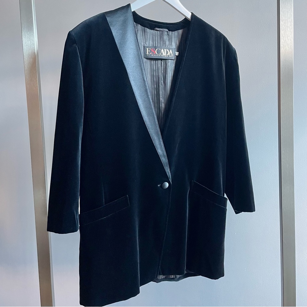 Escada 1980s Vintage Black Velvet Oversized Blazer Jacket